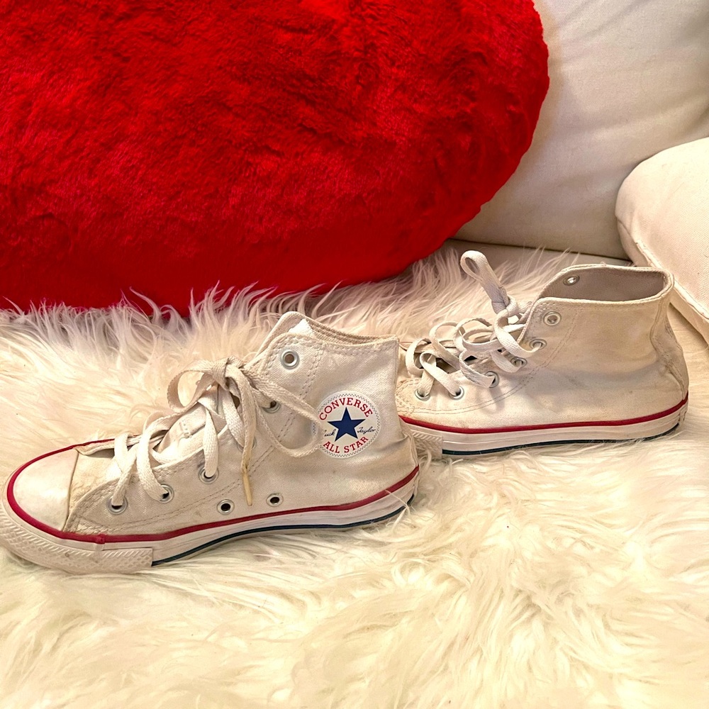 White Converse for Youth Size 1.5. In Good Condition, Minor wear.